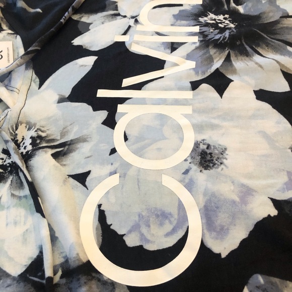 Calvin Klein cropped performance hoodie - Picture 2 of 7